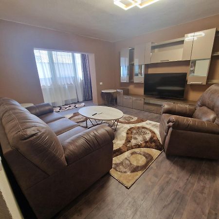 Apartament Iulius 3 Manastire 쿠티에데아게스 외부 사진