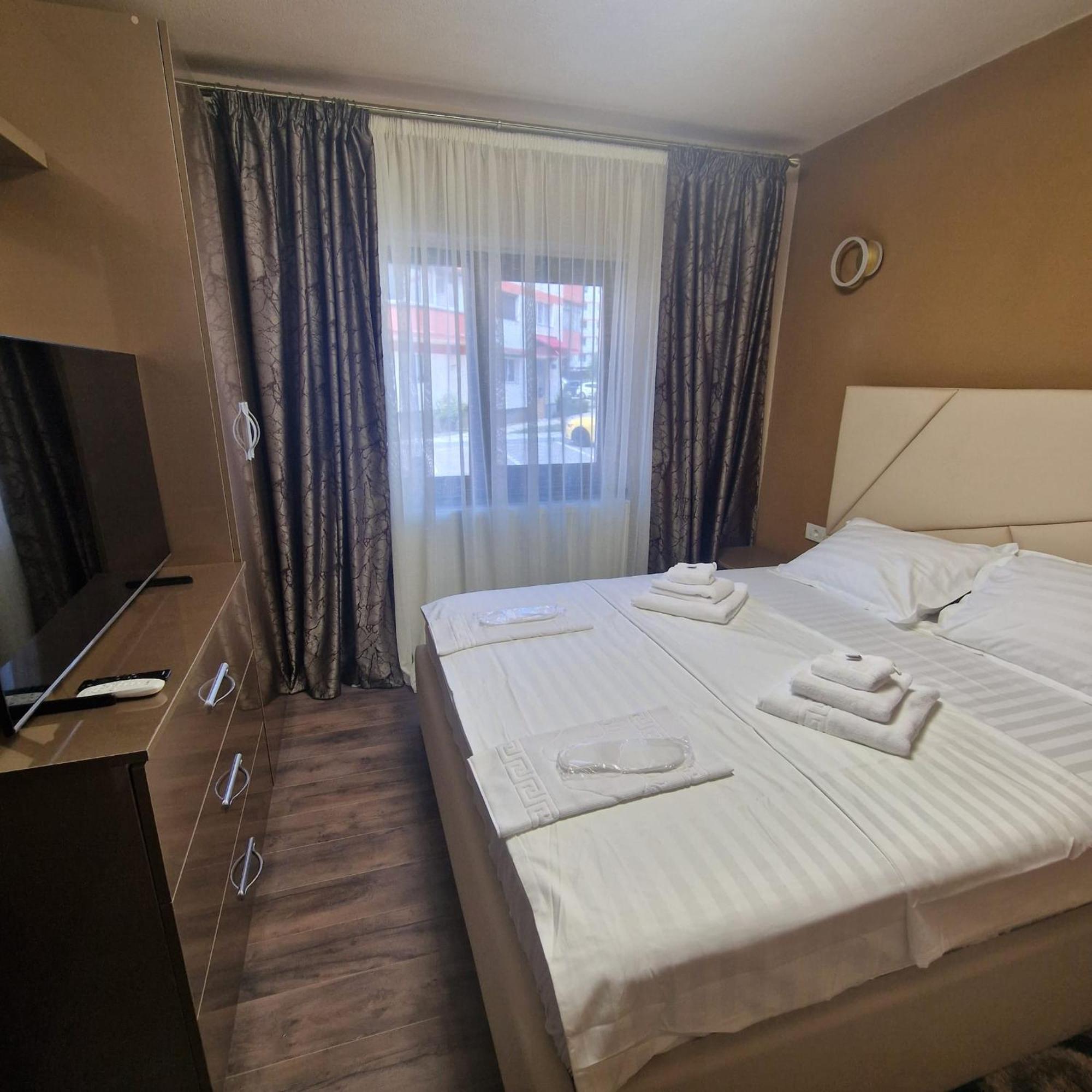 Apartament Iulius 3 Manastire 쿠티에데아게스 외부 사진