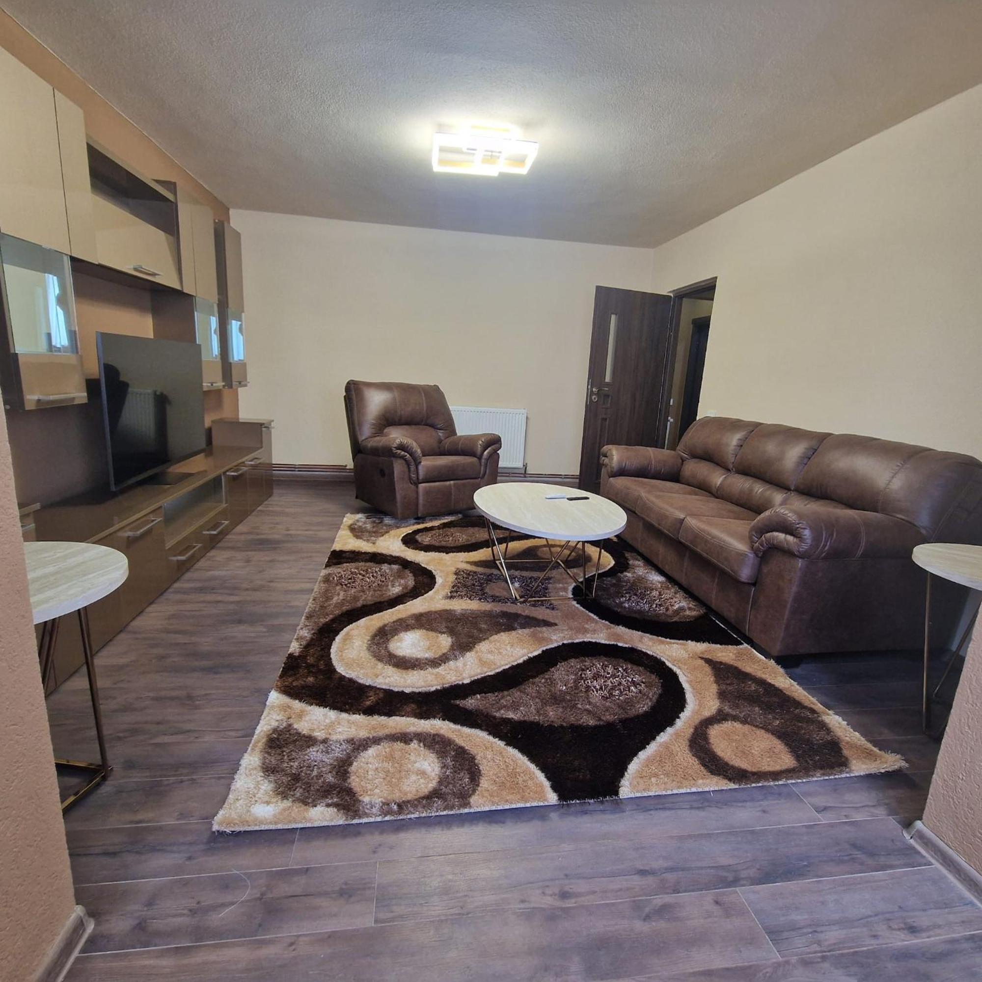 Apartament Iulius 3 Manastire 쿠티에데아게스 외부 사진