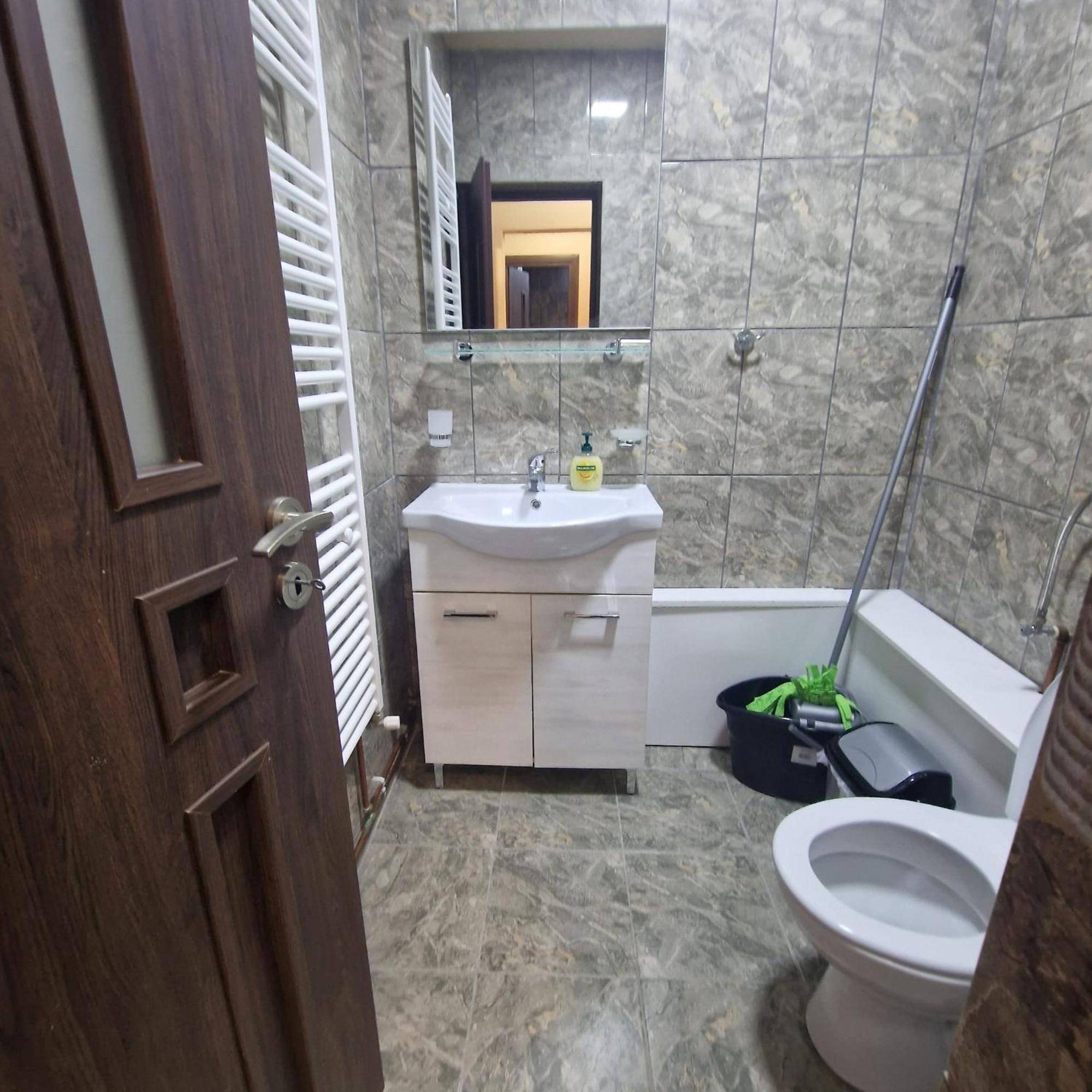 Apartament Iulius 3 Manastire 쿠티에데아게스 외부 사진